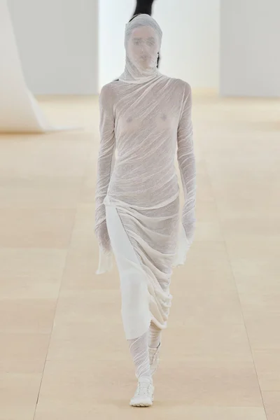 Look 3